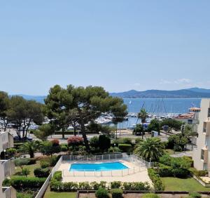 Beau 65 M2 en Front de Mer à St Raphaël - Piscine