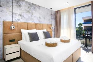 Fly Room - S2 - MPolo