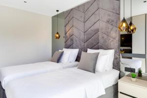 Fly Room - S3 - MPolo