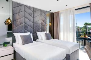 Fly Room - S3 - MPolo