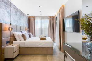 Fly Room - S5 - MPolo