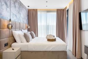 Fly Room - S5 - MPolo