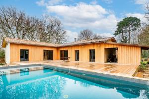Maisons de vacances Le Bois de la Hutte - Piscine privee : photos des chambres