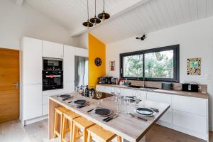 Maisons de vacances Le Bois de la Hutte - Piscine privee : photos des chambres