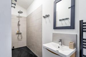 Maisons de vacances Le Bois de la Hutte - Piscine privee : photos des chambres