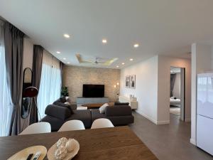 Luxury 3BR Triplex Jacuzzi & Sea View PANDORA RESIDENCES