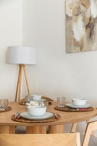 Stylish Lakeside Home 3