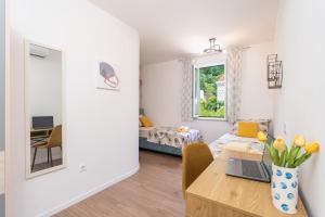 Apartment Anita - waterfront with sunbeds!