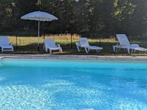 Propriété en pleine nature,grands espaces,, Périgord Noir, piscine chauffée, climatisation,wifi