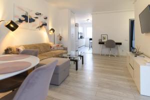 Lovely House By Mary SuperCentral and Parking