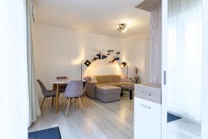 Lovely House By Mary SuperCentral and Parking