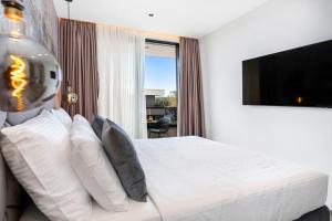 Fly Room - S6 - MPolo