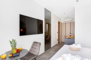 Fly Room - S8 - MPolo