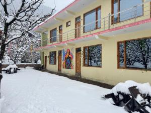 Shalom Guesthouse and Cafe