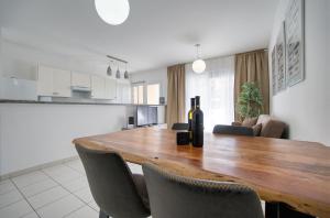 Iris Village Block 12-105