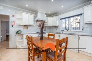 #278 Fonte dos Leoes by Home Holidays