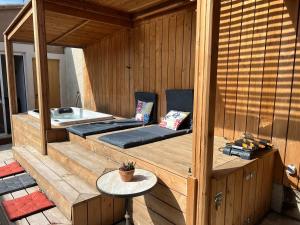 The Bohemian Jacuzzi, Ideal for families or friends