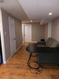 Kitchener -WLU BNB-Minutes To University of Waterloo, Conestoga College,Buses,Airport