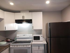 Kitchener -WLU BNB-Minutes To University of Waterloo, Conestoga College,Buses,Airport