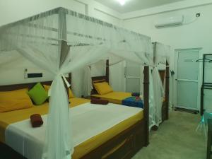 New Happy House Mirissa