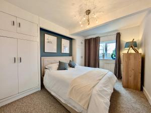 Stunning Property with Garden and Parking