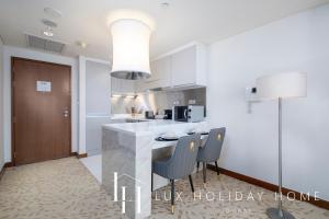 LUX The EMAAR Fashion Avenue Studio 2