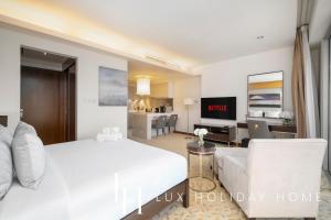 LUX The EMAAR Fashion Avenue Studio 2