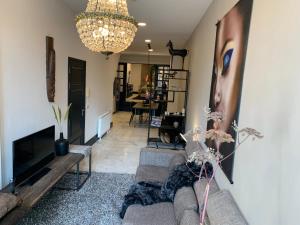 Unique Royal Basement residence