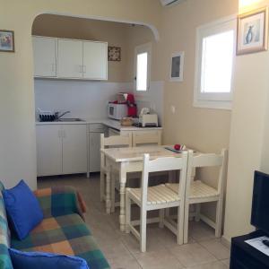 The Mayflower Studios & Apartments