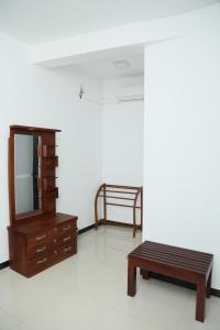 Crystal Wave Holiday Resort Polhena