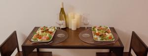 Maisons de vacances Love Room Une Pause a Deux - Jacuzzi - Chambre Secrete : photos des chambres