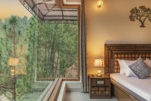 Three Bedroom Premium Villa I Family Events I Open Air Lawn & AC I Sky Bonfire I Kasauli by Exotic Stays