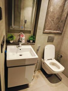 Luxurious suite with city view with The lockwoods