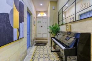 Authentic studio with Maltese Balcony in Bormla by 360 Estates