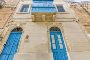 Authentic studio with Maltese Balcony in Bormla by 360 Estates