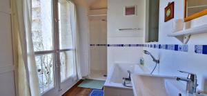 Spacious apartment 4 people parking, bright
