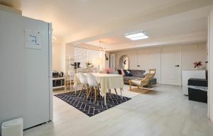 Best, Private, 3 rooms, Hongdae, 6 Persons