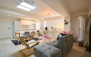 Best, Private, 3 rooms, Hongdae, 6 Persons