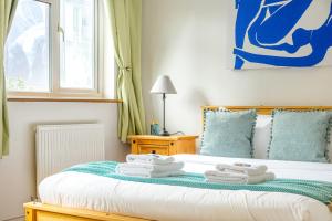 Modernized 2 storey 2BR with Garden near Angel St