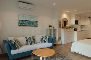 Benalbeach Loft Garden and Sea View