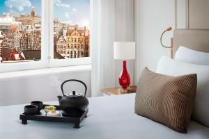Deluxe Double or Twin Room with Canal View room in NH Collection Amsterdam Doelen