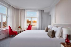 Canal View Suite room in NH Collection Amsterdam Doelen