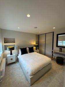 Comfort 3 Bedroom Home in Notting Hill