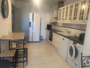 Appartements Tres Bel appartement de 105 M2 et 45 M2 de terrasse a 100 m du port : photos des chambres