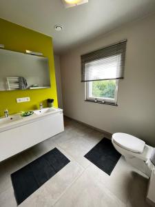 sous les feuilles Redu