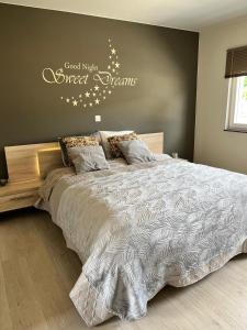 sous les feuilles Redu