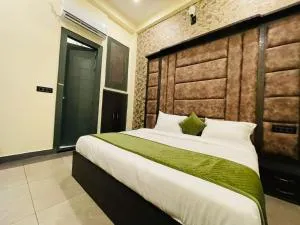 Hotel Wonderstar Affordable Stay Near Tajmahal - Inhouse Parking with Free 5g internet - Nagla Dhīmar