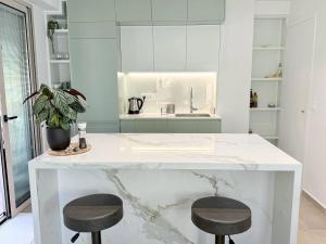 Azure Loft - 3min walk to beach, 10min to Old Town