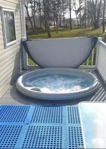 J S RETREATS @ TATTERSHALL LAKES - 塔特舍尔