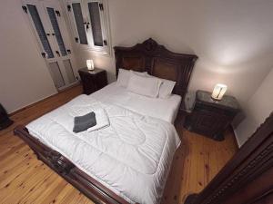 Cozy and rustic 2BR apartment in a great location